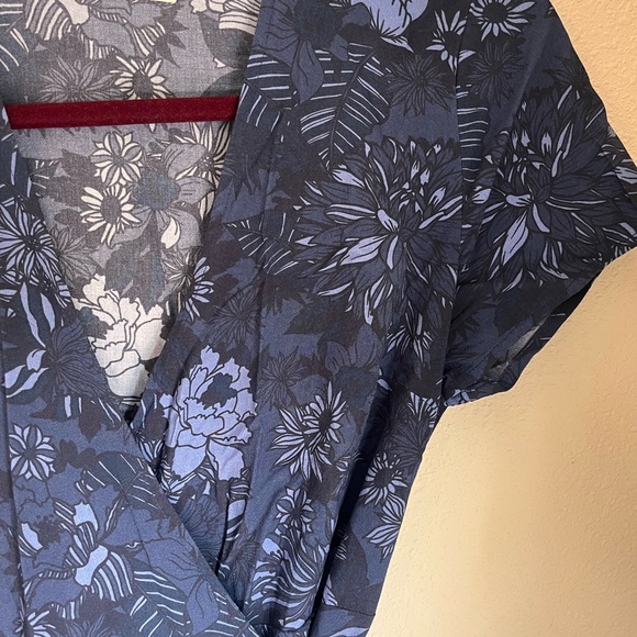 Marine Layer :: Emyln Blue Floral Wrap Midi Dress :: Small - Picture 4 of 14